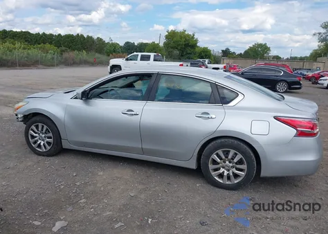 2015 Nissan Altima 2.5/2.5 S/2.5 Sl/2.5 Sv из США, поврежденный, VIN 1N4AL3AP5FN329643